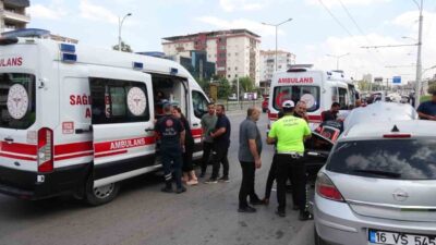 Malatya’da meydana gelen trafik kazasında, sürücüsünün direksiyon kontrolünü kaybettiği otomobilin