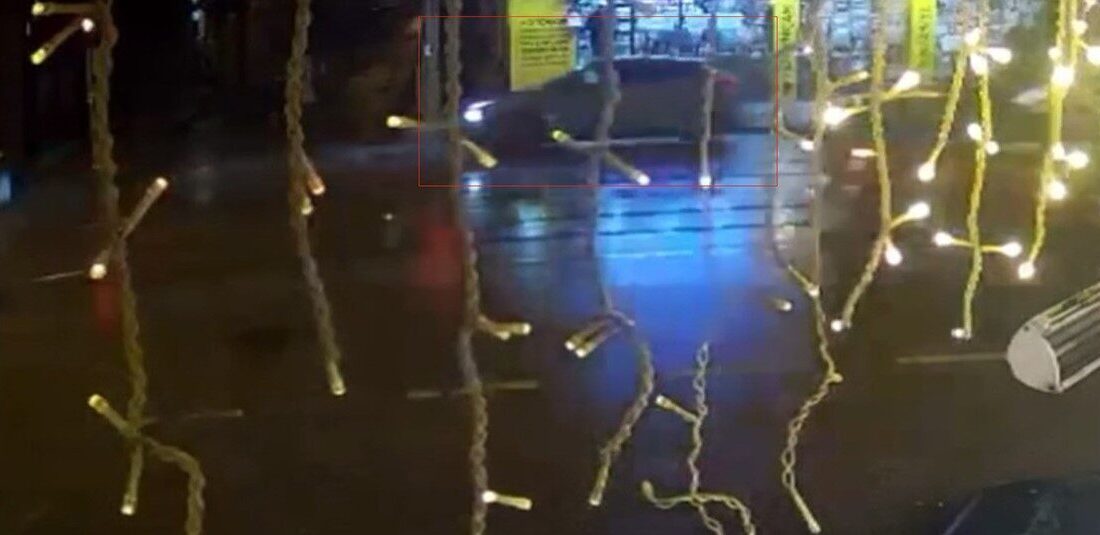 Eskişehir’de bir SUV aracın sürücüsü kontrolü kaybederek çöp konteynerine ve