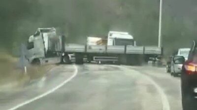 Karabük-Yenice karayolunda meydana gelen bir olay sonucu yol trafiğe kapatıldı.