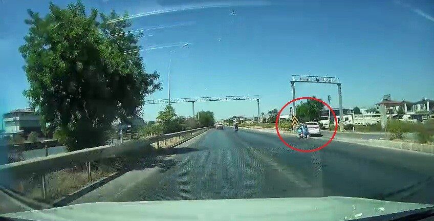 Manavgat ilçesinde bir kaza meydana geldi ve motosiklet sürücüsü yaralandı.
