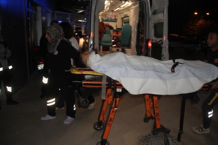 Konya’nın Beyşehir ilçesinde gerçekleşen asker eğlencesinde 17 yaşındaki genç, bacağından
