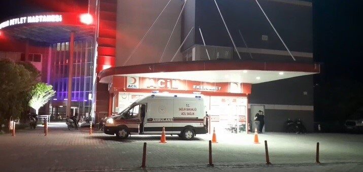 Konya’nın Karapınar ilçesinde meydana gelen trafik kazasında otomobil ile motosiklet