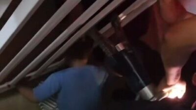 Adıyaman’da, bir çocuğun evinin balkonunda oyun oynarken kafası demir korkulukların