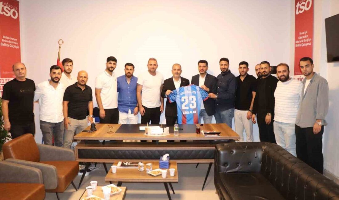 Kovancılarspor’un Başkanı Mürsel Gül, Asbaşkan Adem Sağır, teknik heyet, yönetim