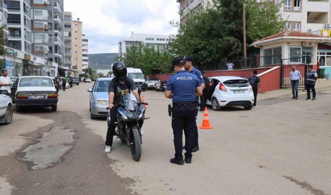 Kozan ilçesinde yeni eğitim-öğretim yılının başlamasıyla birlikte okul çevresinde güvenlik