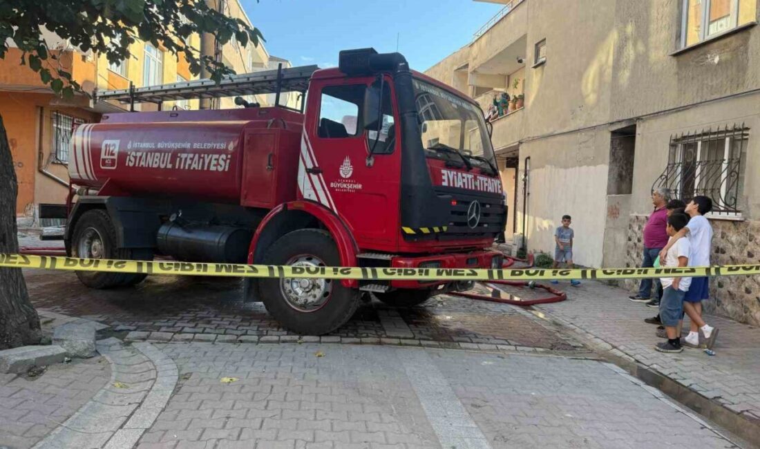 Küçükçekmece ilçesinde bulunan 6 katlı bir binanın çatı katında yangın