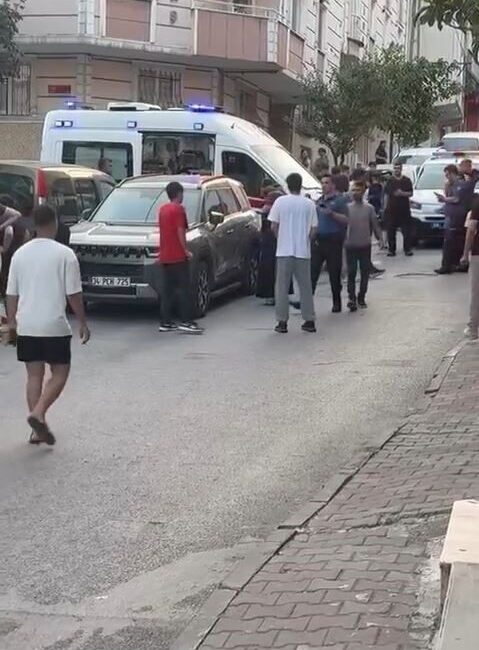 Küçükçekmece’de, Halkalı Merkez Mahallesi Zeynebiye Caddesi’nde meydana gelen silahlı çatışmada,