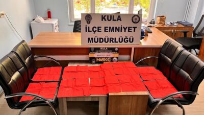 Manisa’nın Kula ilçesinde polis ekipleri tarafından durdurulan bir araçta yaklaşık