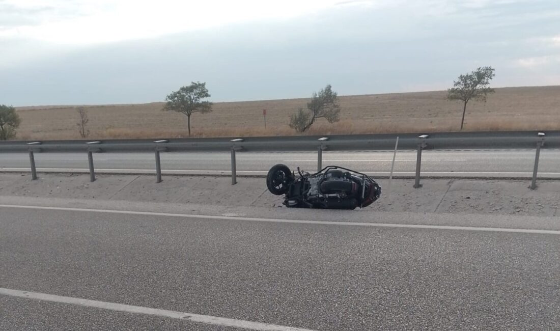 Kulu ilçesinde meydana gelen trafik kazasında motosiklet devrildi ve sürücü