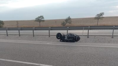 Kulu ilçesinde meydana gelen trafik kazasında motosiklet devrildi ve sürücü