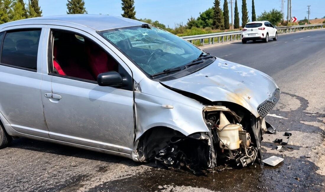 Kuşadası-Söke karayolunun Granta mevkiinde meydana gelen trafik kazasında 3 kişi