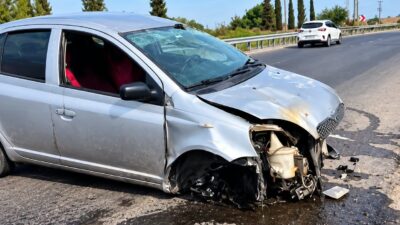 Kuşadası-Söke karayolunun Granta mevkiinde meydana gelen trafik kazasında 3 kişi