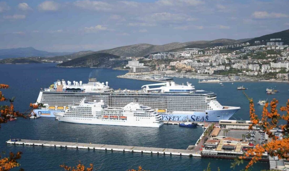 Kuşadası ilçesine bugün 2 kruvaziyer gemisiyle birlikte deniz yoluyla 4