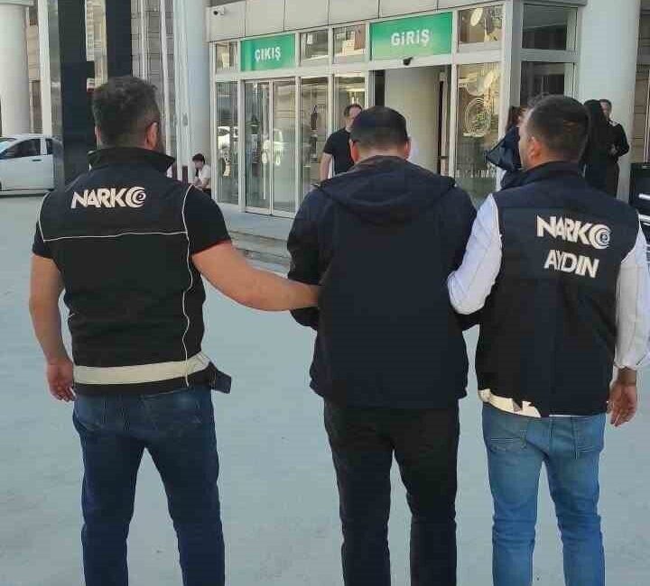 Kuşadası ilçesinde gerçekleştirilen operasyonda 14,90 gram esrar maddesi ele geçirildi.