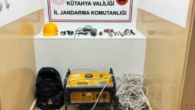 Kütahya’da, jandarma ekiplerinin gerçekleştirdiği bir operasyon sonucunda, izinsiz kazı yapıldığı