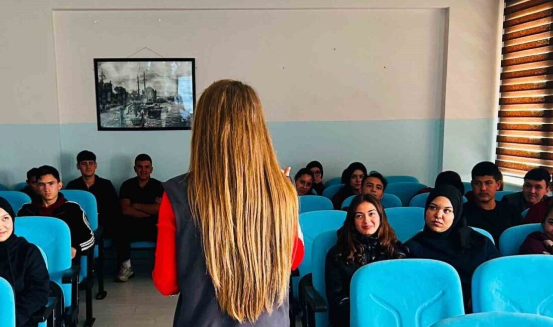 Kütahya İl Emniyet Müdürlüğü SİBERAY ekipleri, Dumlupınar Anadolu Lisesi’nde öğrenci
