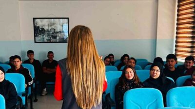 Kütahya İl Emniyet Müdürlüğü SİBERAY ekipleri, Dumlupınar Anadolu Lisesi’nde öğrenci