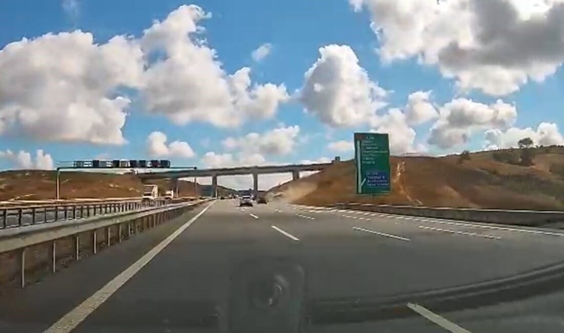 Kuzey Marmara Otoyolu’nda seyir halinde olan bir tırın dorsesinin aniden
