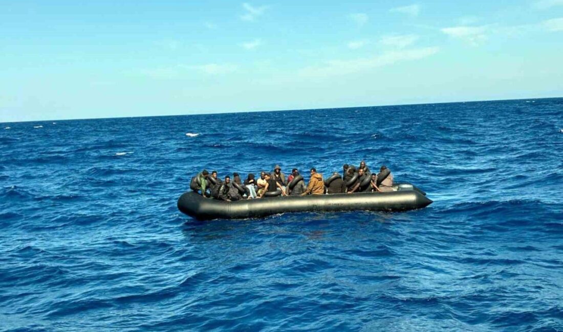 Muğla’nın Dalaman ilçesi açıklarında hareket halindeki bir lastik botta üçü