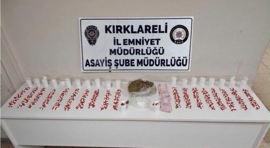 Lüleburgaz ilçesinde polis ekipleri tarafından yapılan operasyonda, sırt çantasında sentetik
