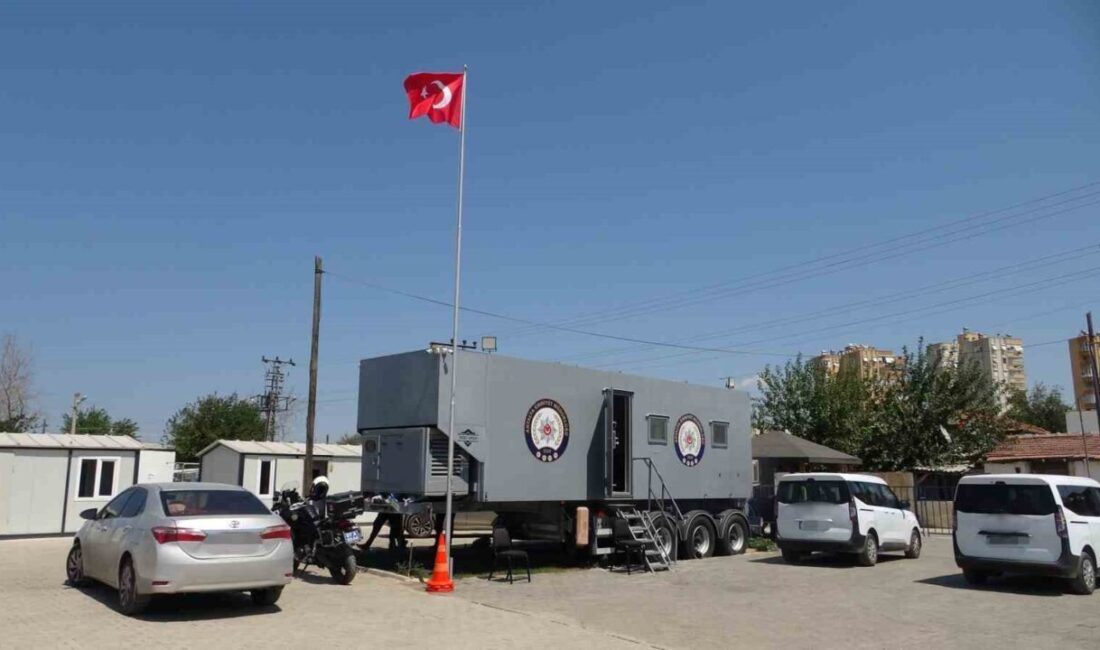 Antalya’nın Zeytinköy olarak bilinen Yeşildere Mahallesi’nde uyuşturucu satıcıları ve madde