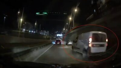 Bursa’da bir hafif ticari aracın sürücüsü, trafikte makas atarak tehlikeli