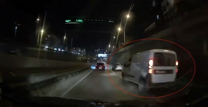 Bursa’da bir hafif ticari aracın sürücüsü, trafikte makas atarak tehlikeli