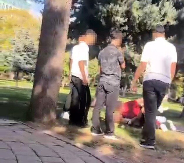 Malatya’da 17 yaşındaki bir genç, parkta 4-5 kişilik bir grup
