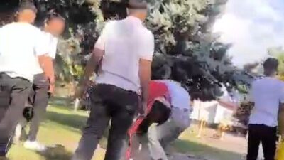 Malatya’da, 17 yaşındaki bir genç, parkta 4-5 kişilik bir grubun