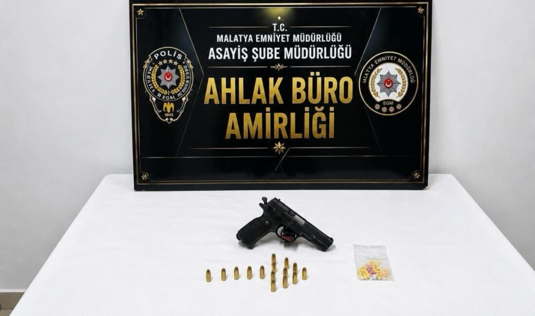 Malatya’da eğlence merkezlerinde yapılan denetimlerde, ruhsatsız bir tabanca, 15 fişek