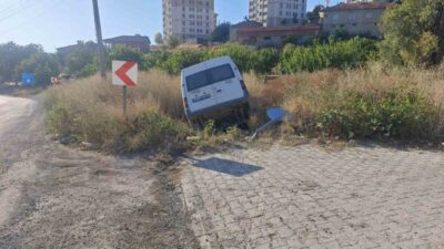 Malatya’da meydana gelen trafik kazasında, bir minibüsün şarampole devrilmesi sonucu