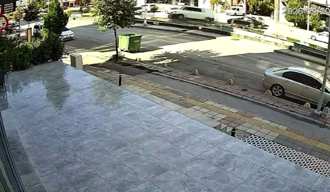 Malatya’da, park eden bir araca çarpmamak için manevra yapan bir