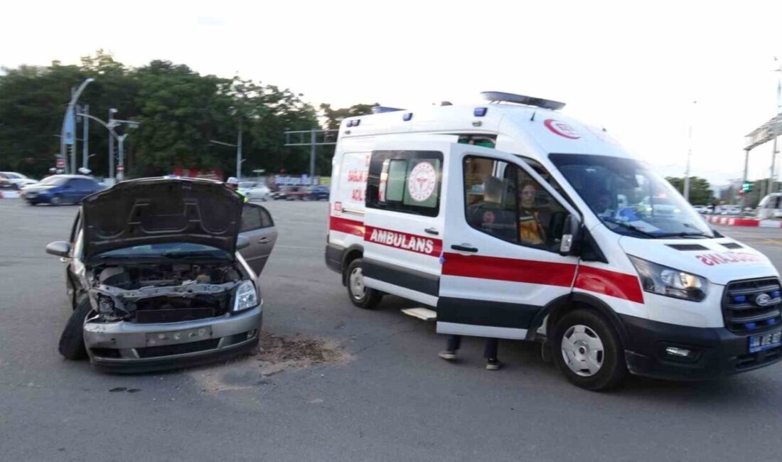 Malatya’da meydana gelen trafik kazasında iki otomobil çarpıştı ve 3