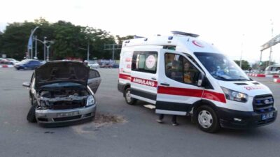 Malatya’da meydana gelen trafik kazasında iki otomobil çarpıştı ve 3