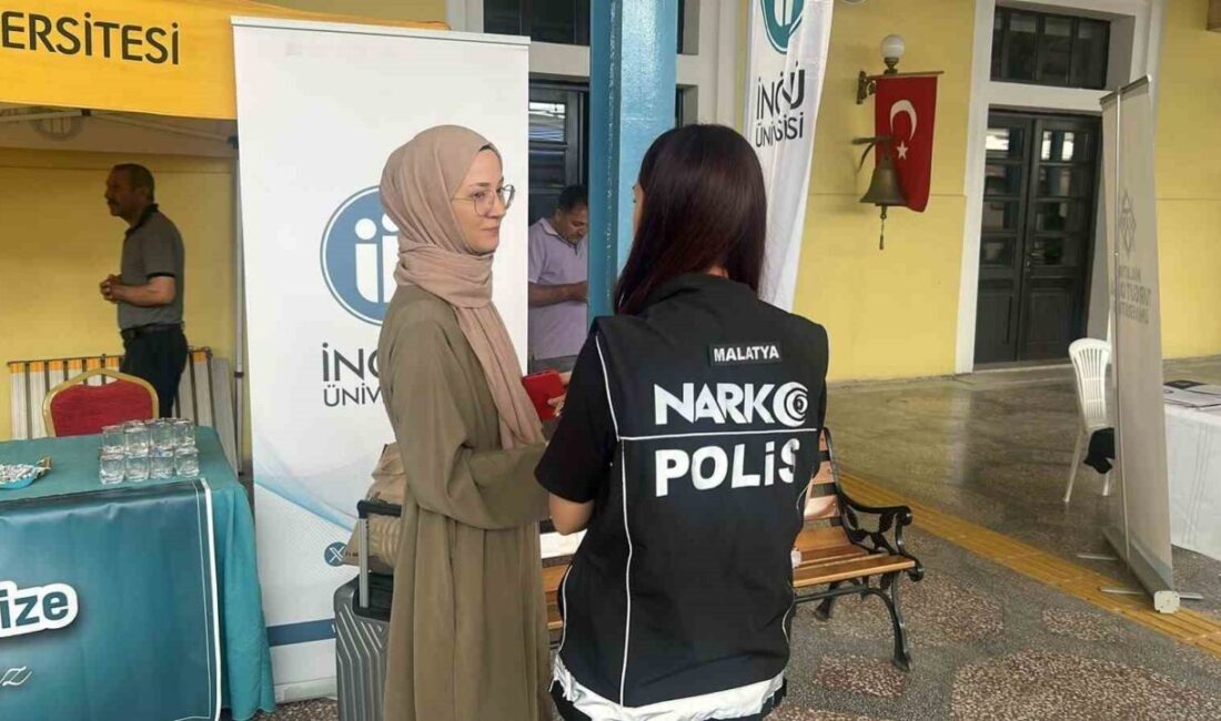 Malatya’da, İl Emniyet Müdürlüğü tarafından üniversiteye başlamak üzere şehre gelen