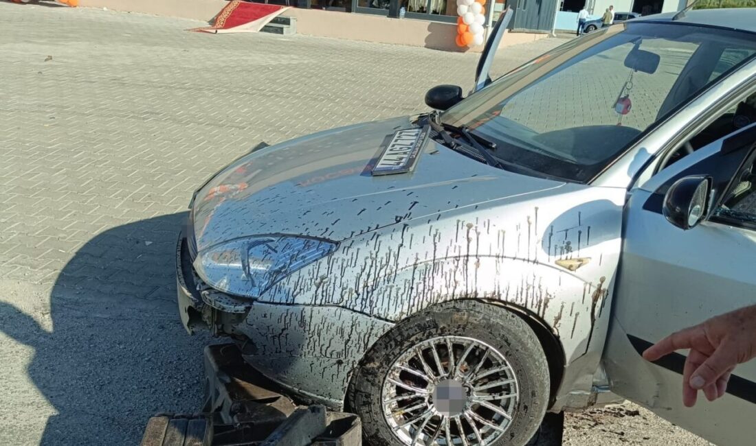 Malatya’da meydana gelen trafik kazasında, traktör ile iki otomobil çarpıştı