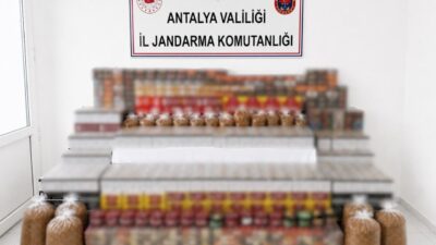 Antalya’nın Manavgat ilçesinde jandarma ekipleri, kaçak tütün ve tütün mamullerinin