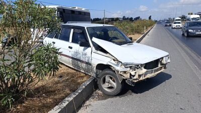 Manavgat ilçesinde meydana gelen trafik kazasında sürücü kontrolünü kaybettiği aracının,
