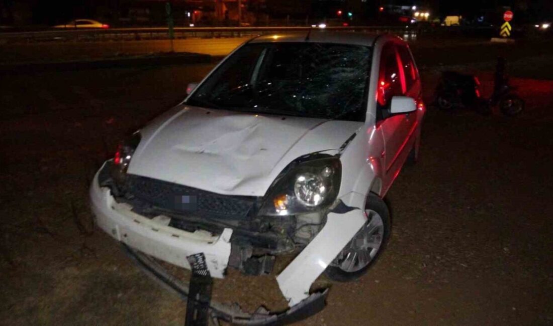 Manavgat ilçesinde D-400 Karayolu’ndan tali yola dönen bir motorlu bisiklet