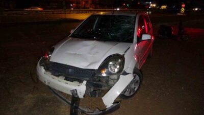 Manavgat ilçesinde D-400 Karayolu’ndan tali yola dönen bir motorlu bisiklet