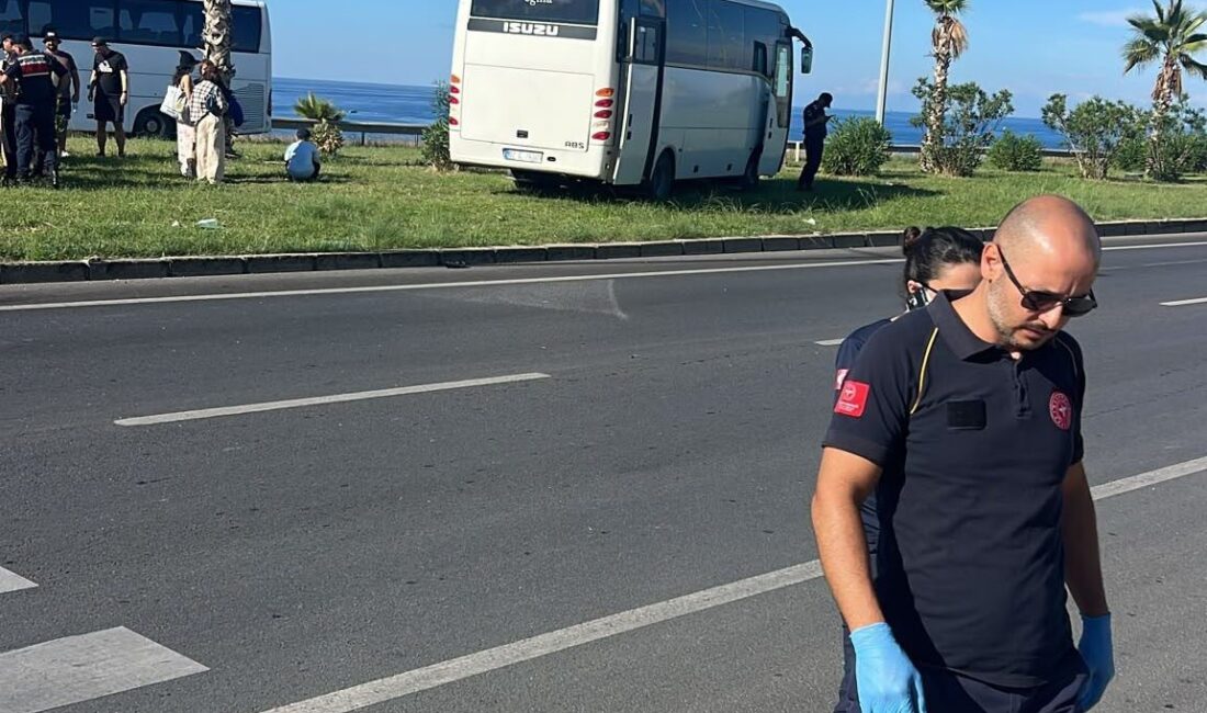 Manavgat ilçesinde tur otobüsü ile minibüsün çarpıştığı trafik kazasında 1’i