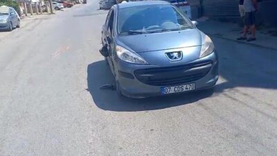 Manavgat ilçesinde, bir yayayı yolun karşısına geçerken vuran bir otomobil