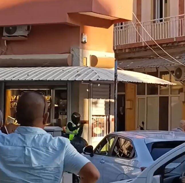Salihli ilçesinde bir kuyumcu dükkânına gerçekleştirilen silahlı soygun teşebbüsünde 2