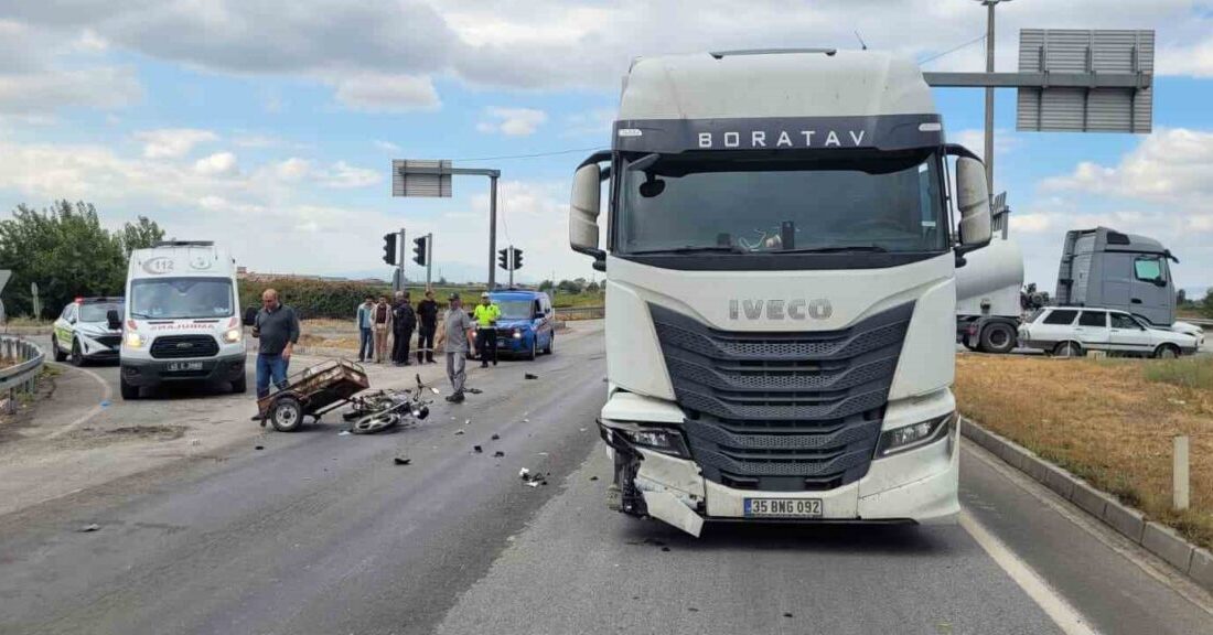 Manisa’nın Salihli ilçesinde meydana gelen bir trafik kazasında, tır ile