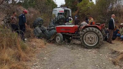 Manisa’nın Demirci ilçesinde bir tarla yolunda meydana gelen kaza sonucunda