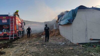 Manyas ilçesinde bir çiftlikte meydana gelen saman yangını, Balıkesir itfaiye