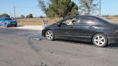 Manyas ilçesinde bir otomobilin plakasız motosiklete çarpması sonucu meydana gelen