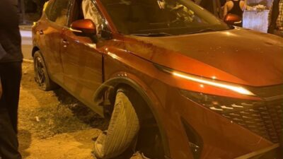 Mardin’in Nusaybin ilçesinde meydana gelen bir kazada sürücü direksiyon hakimiyetini