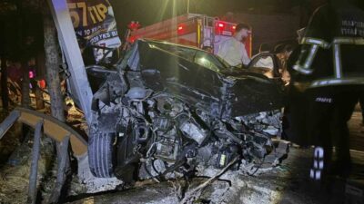 Mardin’in Artuklu ilçesinde meydana gelen trafik kazasında, sürücüsü direksiyon hakimiyetini