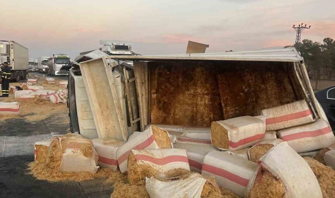 Mardin’in Kızıltepe ilçesinde meydana gelen bir trafik kazasında saman yüklü
